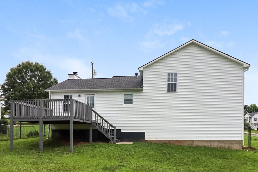 Building Photo - 417 Remington Ct