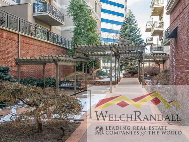 Building Photo - Spacious 2-Bedroom Condo in Prime Downtown Location!