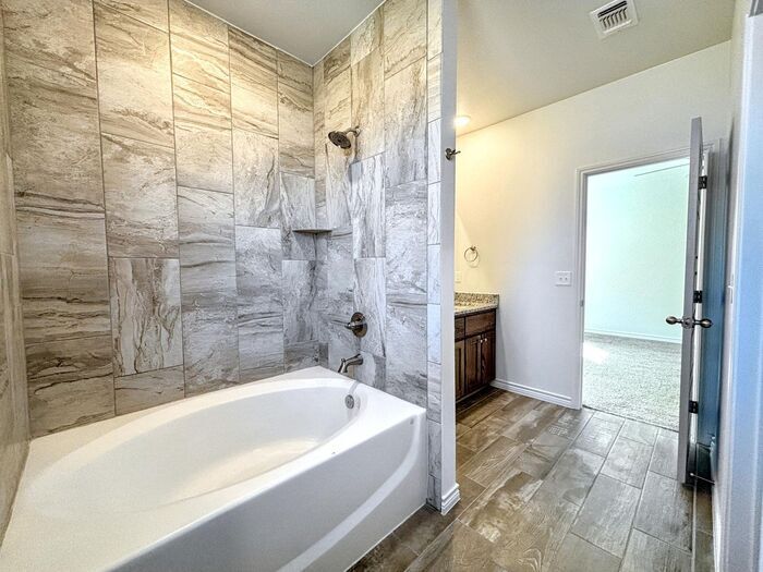 Building Photo - 722 Freedom Cir