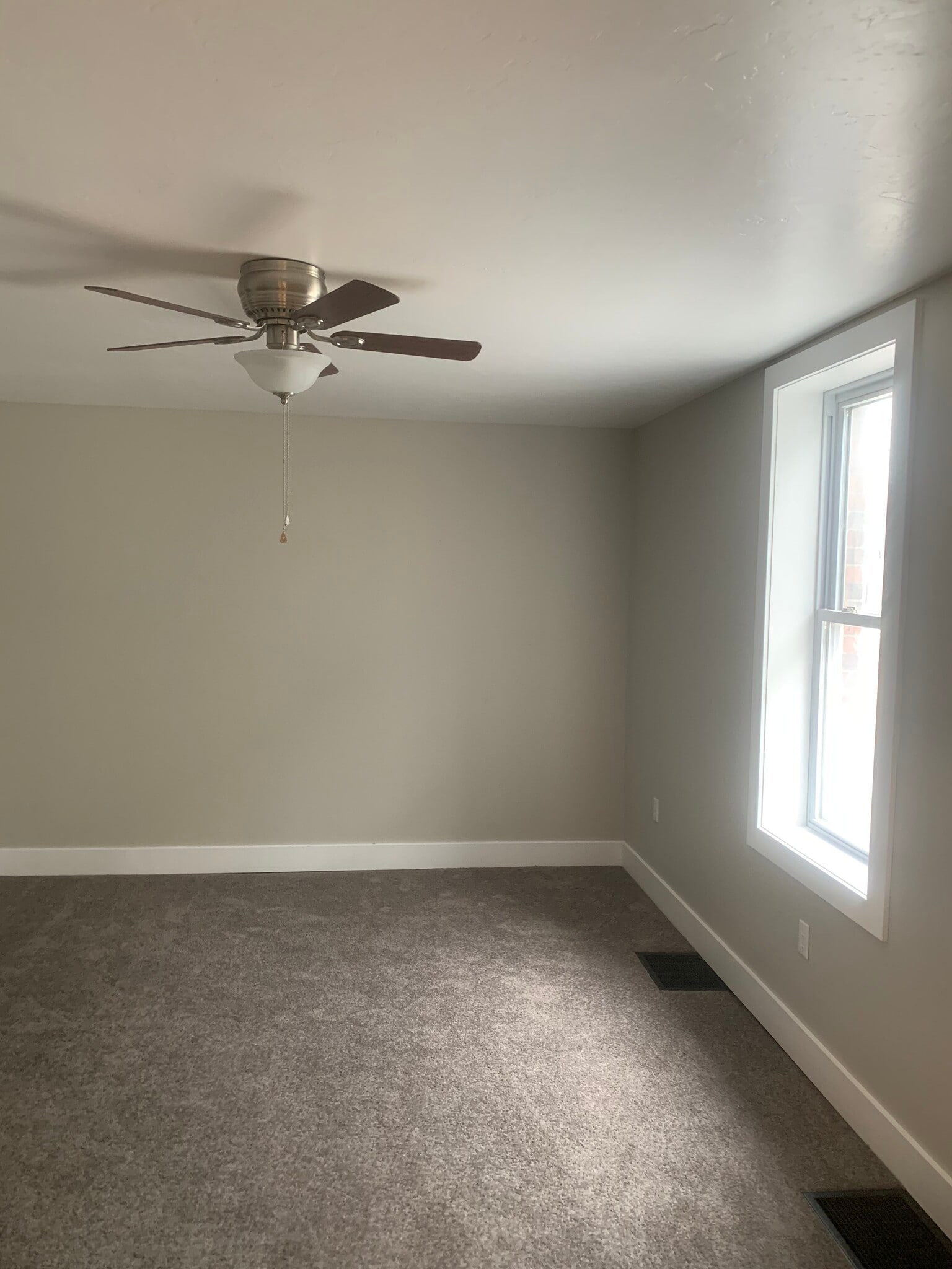 Living room - 119 E Main St