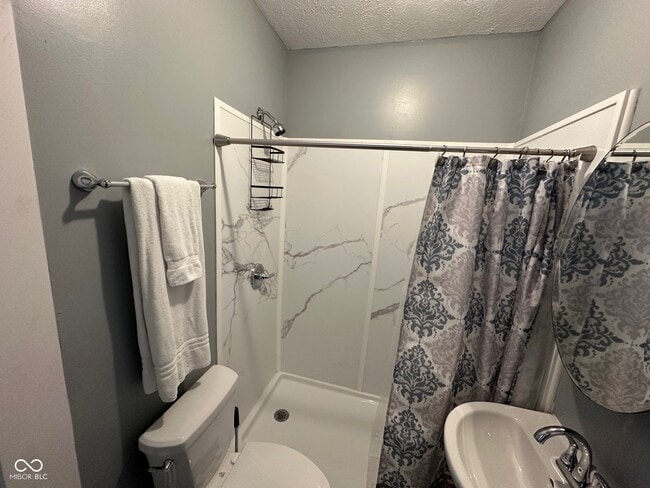 Building Photo - 4130 Rookwood Ave