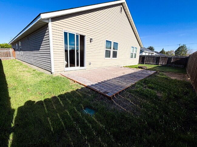 Building Photo - 4 Bed / 2 Bath Home for Rent in Caldwell – 1,886 Sq Ft