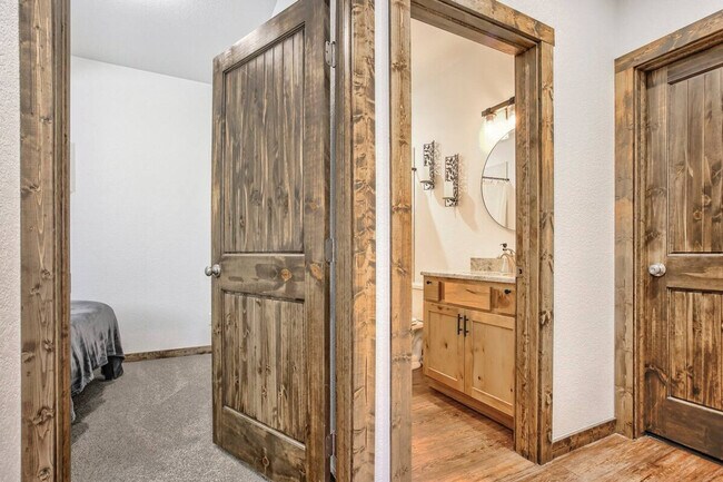 Building Photo - 123 Pinecrest Rd