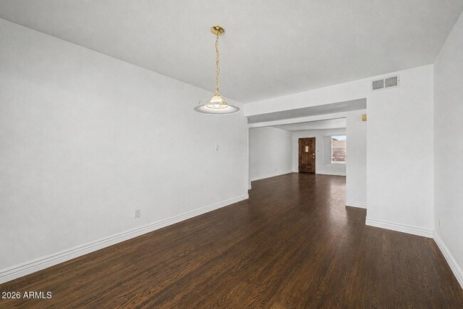 Building Photo - 106 E Geneva Dr