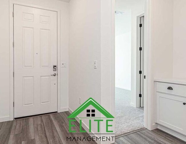 Building Photo - Exceptional Two Story Home