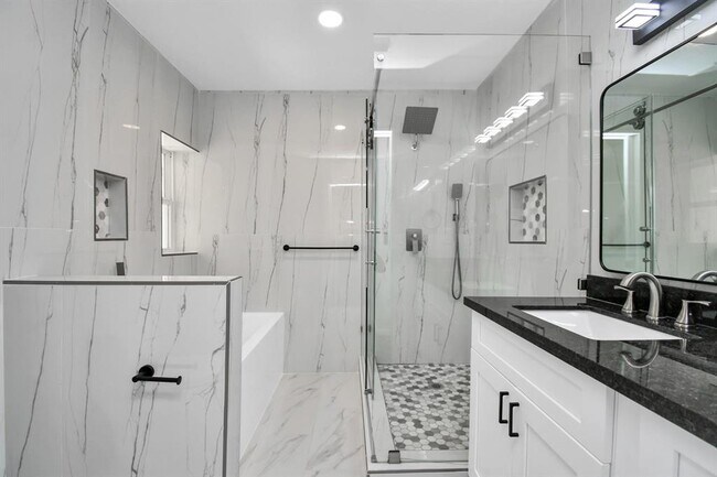 Building Photo - 136 Cherry Tree Ln