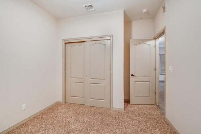 Building Photo - East El Paso 3bed/2bath Refrig A/C in Gated Community with Pool Access!