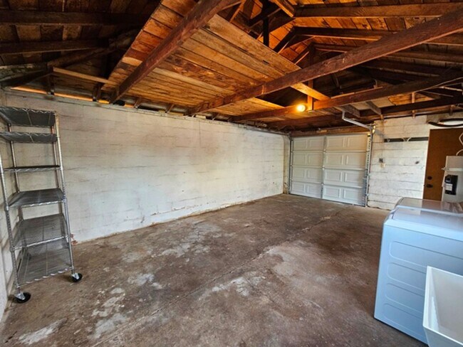 Building Photo - 3Bd/1Ba Single Story Home - For viewing!