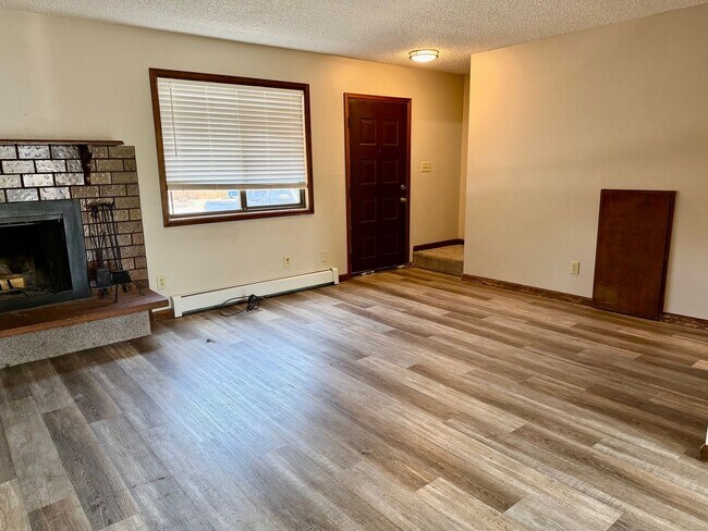 Building Photo - 1624 Azalea Dr