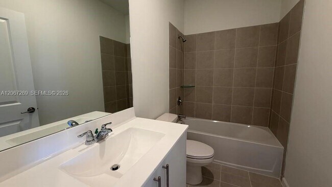 Building Photo - 2537 SE 25th Ct