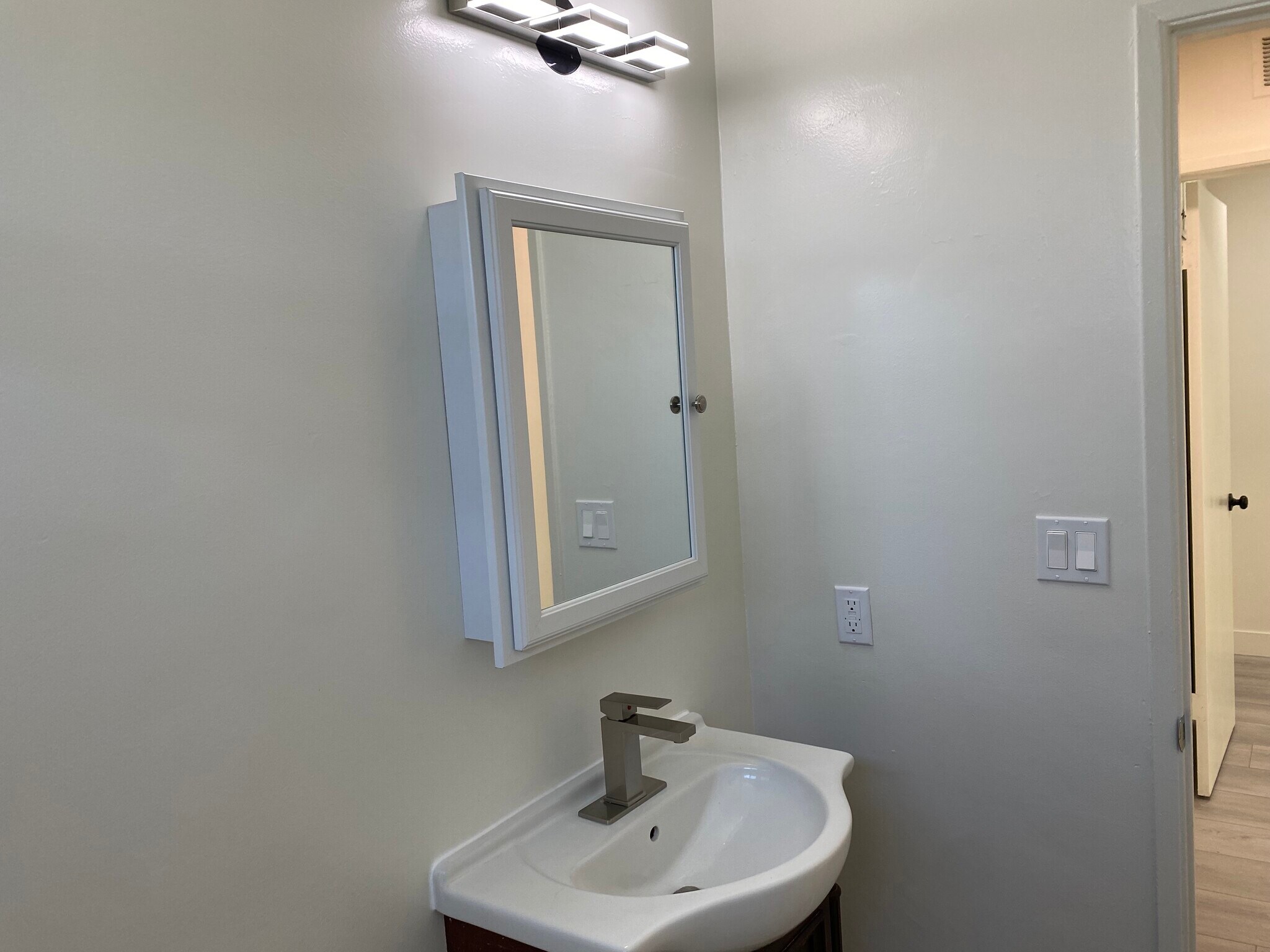 Building Photo - 422 N Hayworth Ave