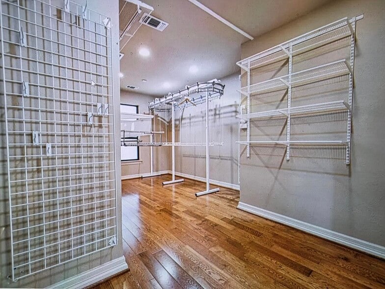 Building Photo - 2920 Burney Ln