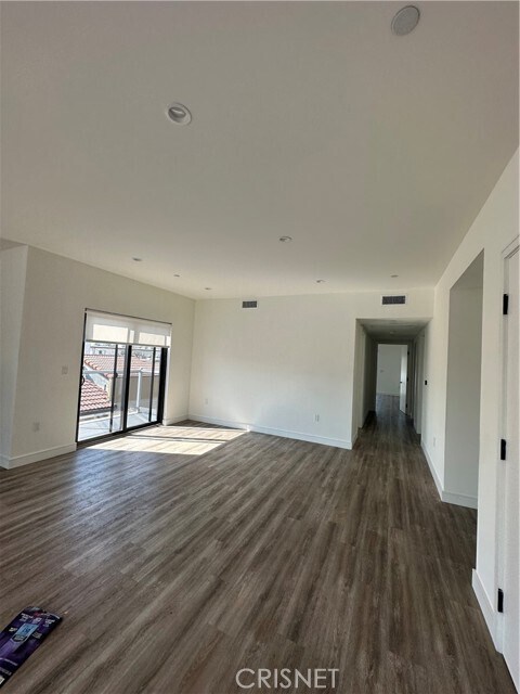 Building Photo - 325 Myrtle St