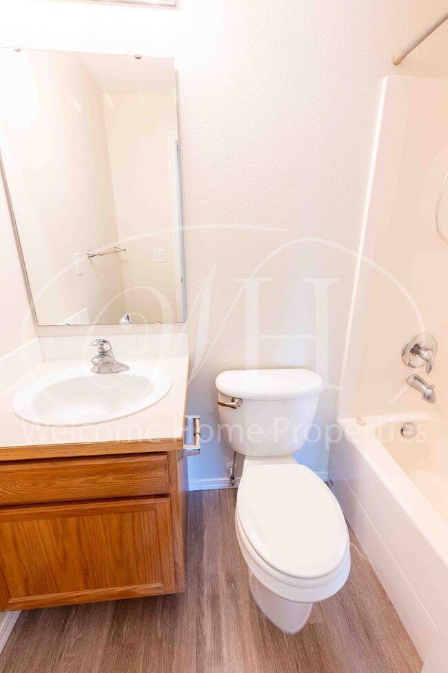 Building Photo - Newer 2 bed/2bath Home in Quiet Neighborhood