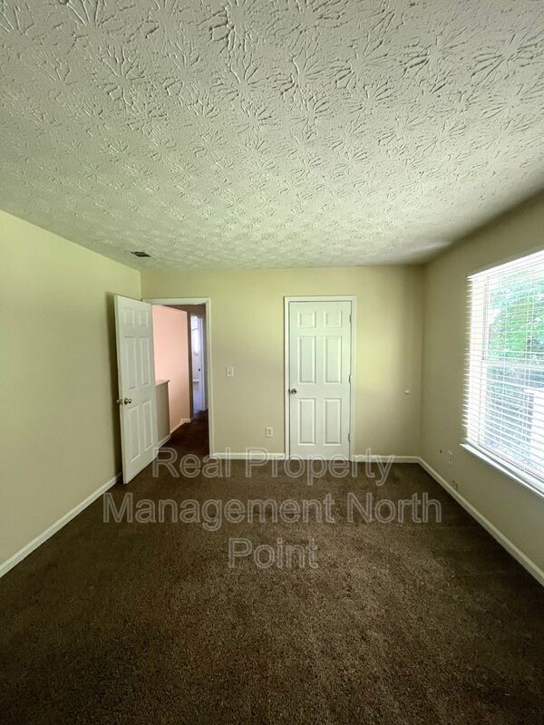 Building Photo - 3004 Kenville Ln