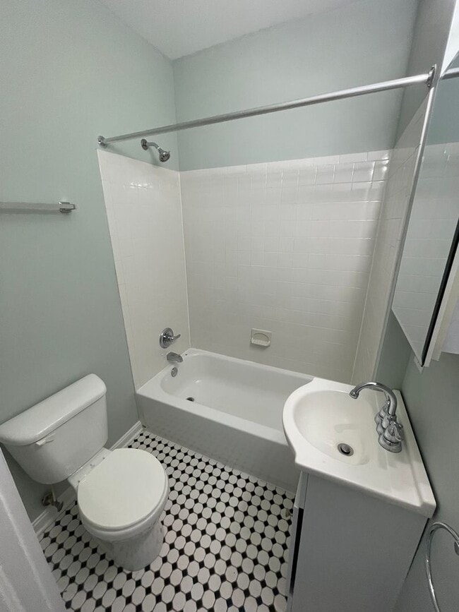 Building Photo - Charming 3-Bedroom Single-Family Home Near...