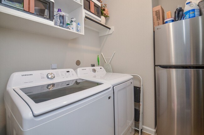 Building Photo - 30247 Gold Finch Pl