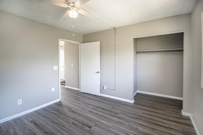 Building Photo - 1220 Hillcrest Dr