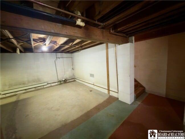 Building Photo - 32 Maple St