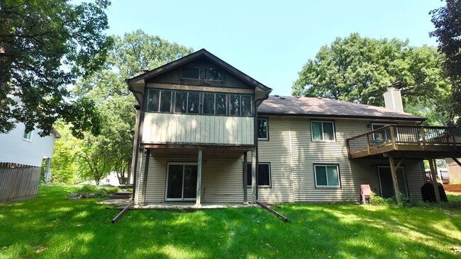 Building Photo - 15229 Buchanan Ct