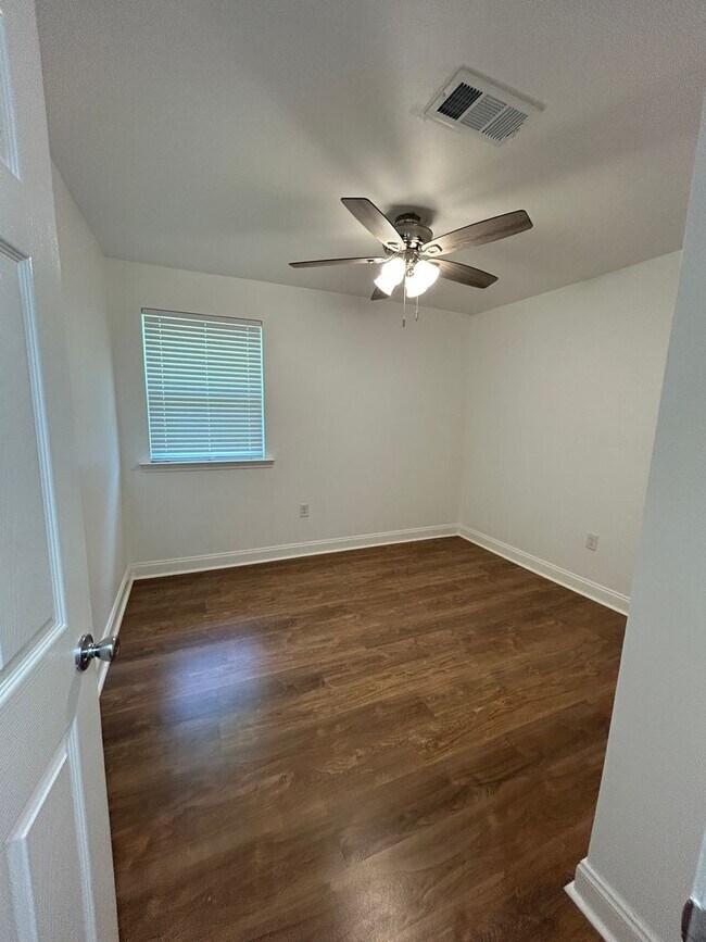 Building Photo - 2080 Jerlyn Dr