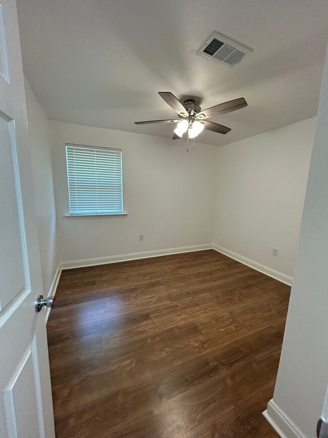 Building Photo - Great home in a Great Denham Springs Location