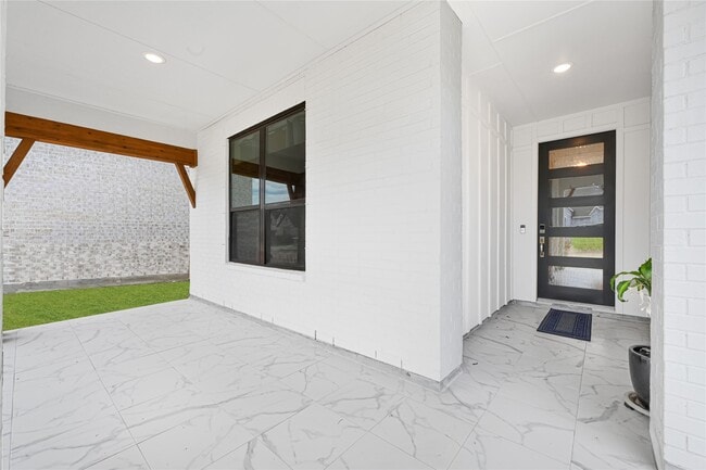 Building Photo - 12331 Palmetto Dr