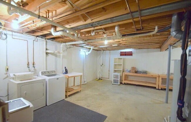 Building Photo - 614 Stivers Rd