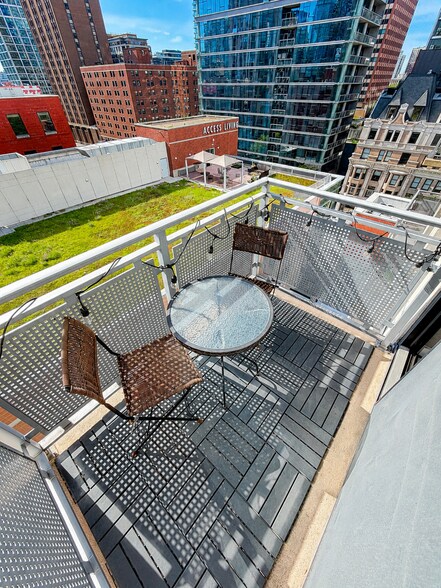 Building Photo - 744 N Clark St