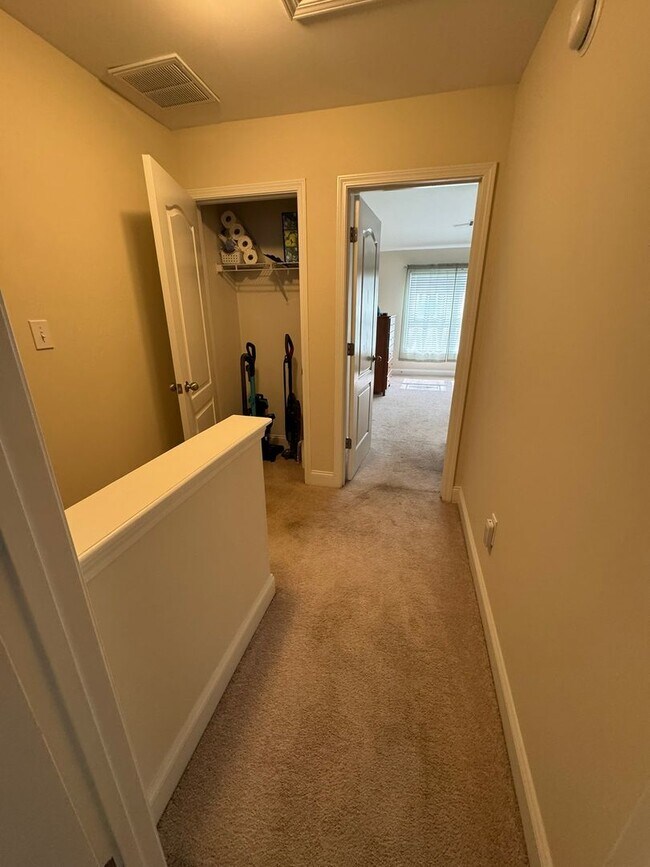 Building Photo - Whitehall Villages Townhome Available