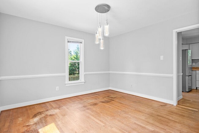 Building Photo - $2,500 / 3 br / 3 ba / 1,750 sqft