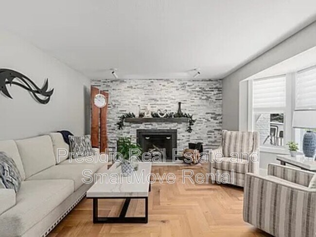 Building Photo - 10927 S Lostwood Dr
