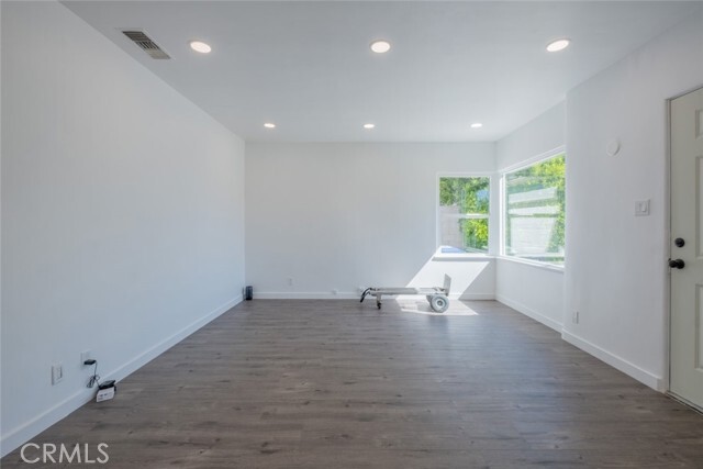 Building Photo - 6529 Kraft Ave