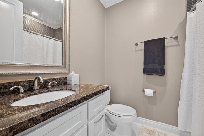 Building Photo - 8904 Lakeshore Bend Dr