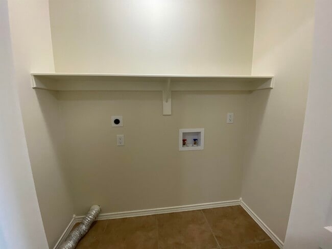 Building Photo - 139 Niagara Dr.