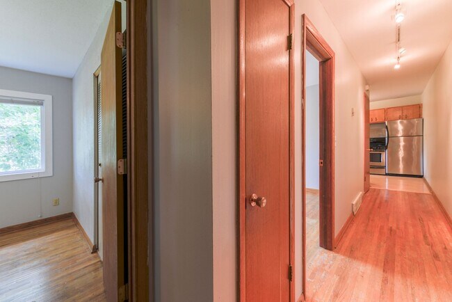 Building Photo - 1943-1945 Buchanan St NE