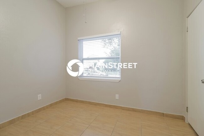 Building Photo - 4 Bedroom Pet-Friendly Home in Orlando, FL with Main Street Renewal