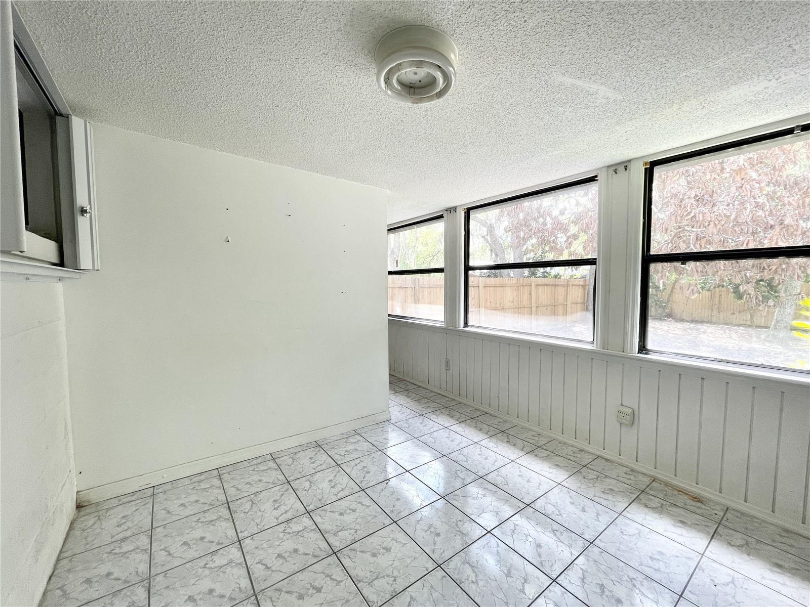 Building Photo - 9816 River Crest Ct