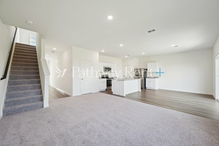 Building Photo - 1062 Large Poppy Dr