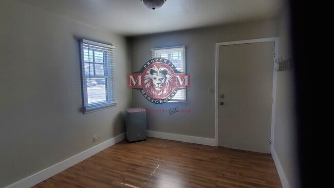 Building Photo - Cozy 1 Bd 1 Bath Remodeled Duplex
