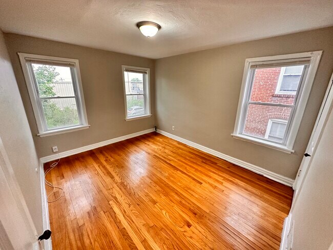 Building Photo - 4956 Kemper Ave