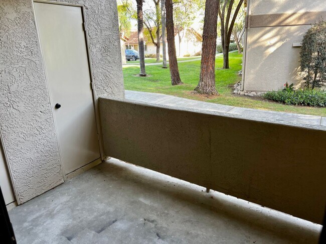 Building Photo - Stunning 2 bed/2 bath condo in the desirab...