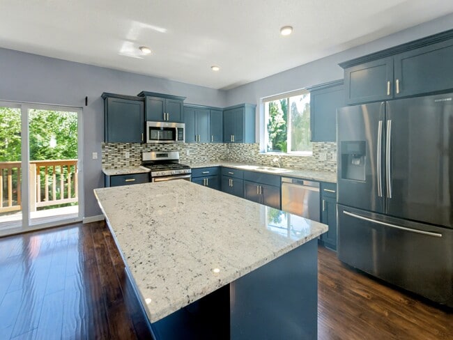 Building Photo - 588 SW 197th Pl