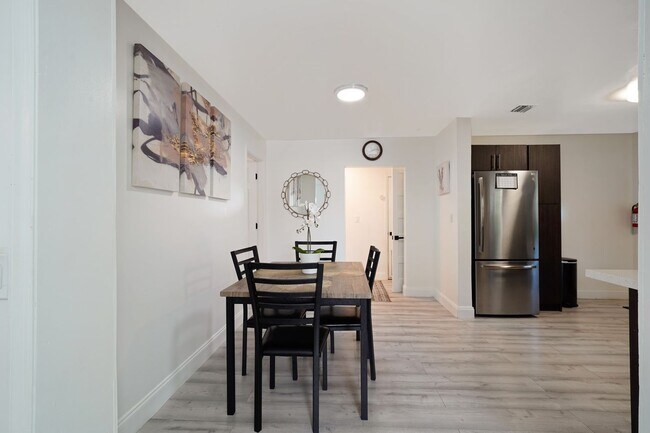 Building Photo - Furnished House in Hollywood Florida - Jun...