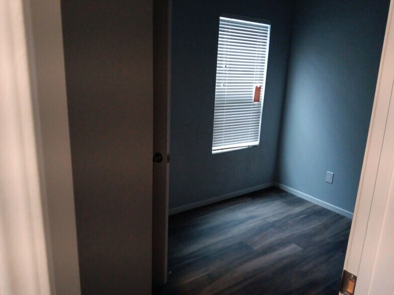 Building Photo - Anthony&#39;s