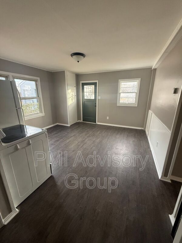 Building Photo - 424 NE Green St