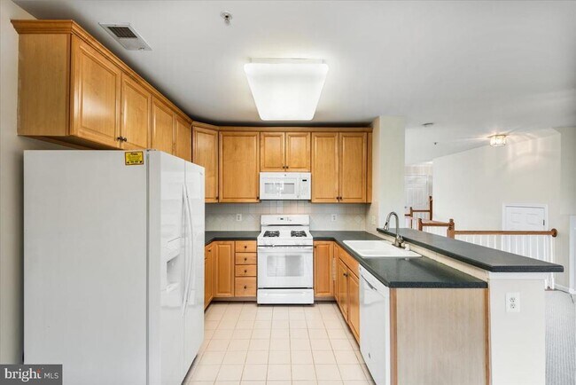 Building Photo - 710 Norfolk Ln