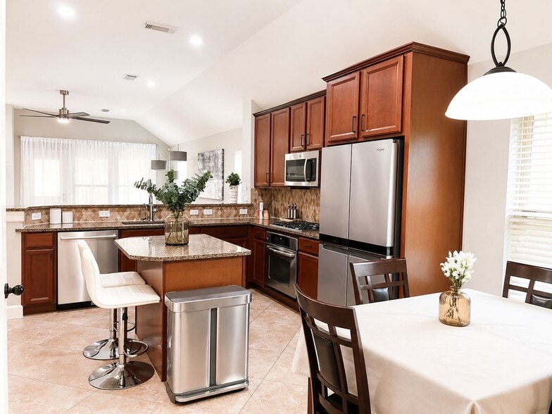 Building Photo - 18315 W Williams Bend Dr