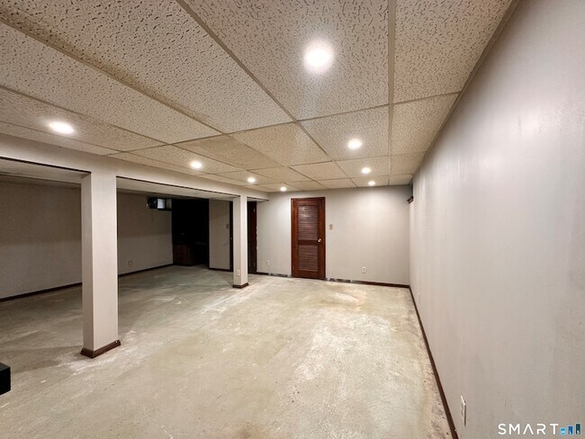 Building Photo - 23 Robin Rd