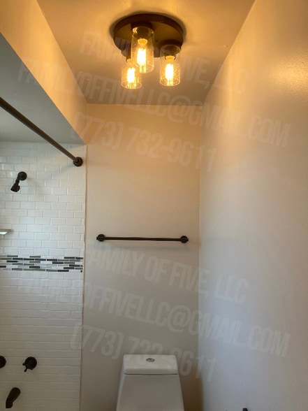 Building Photo - 8027 S Exchange Ave